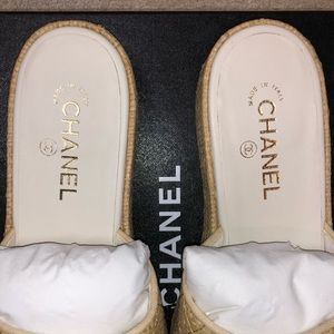 chanel raffia slides